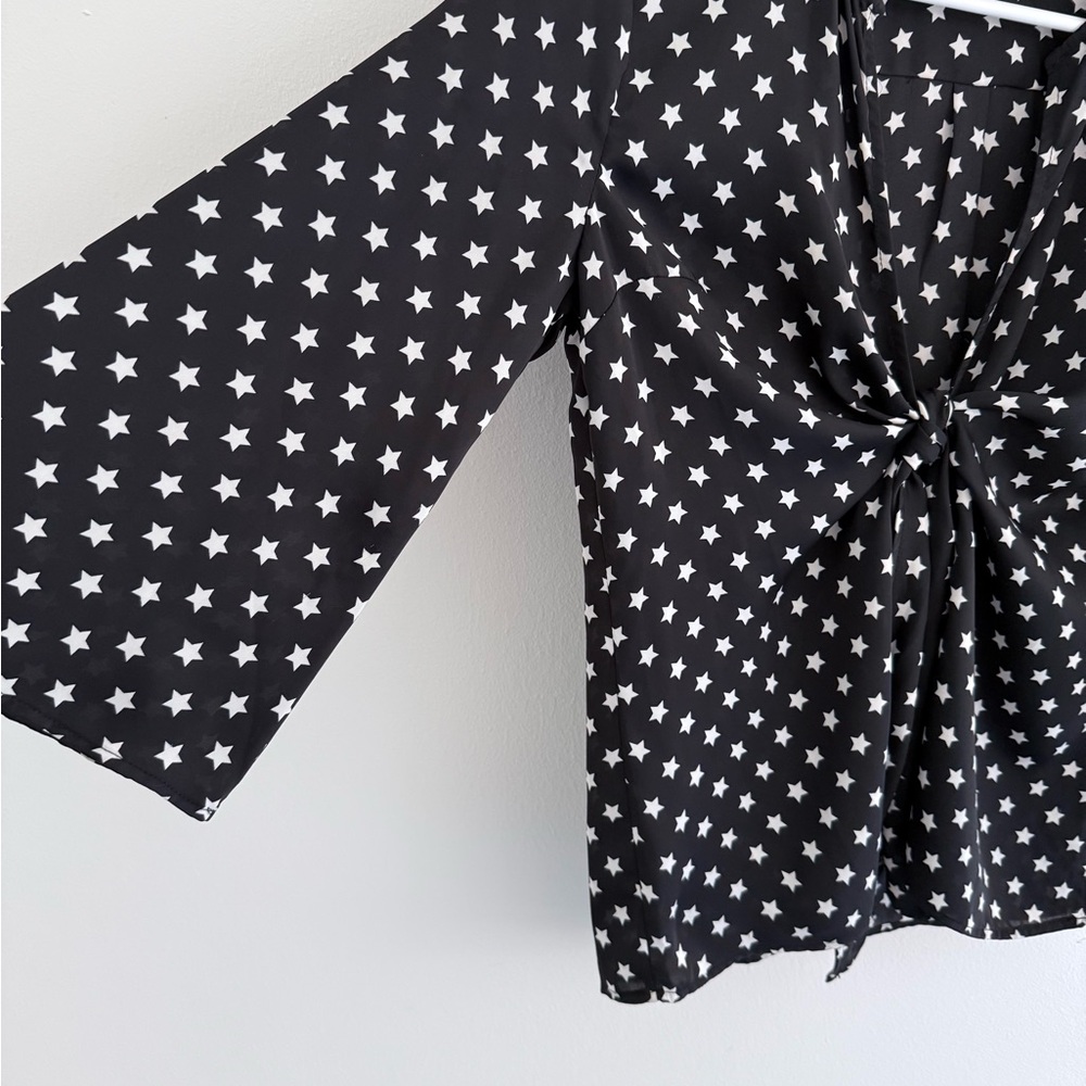L'Academie Low Knot Star Print Bell Sleeve Blouse Small - Picture 4 of 8